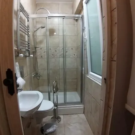 Aria Hotel 2*